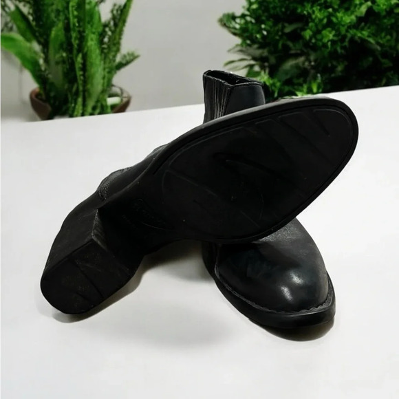 Born Sacramento Leather Black Ankle Boots. Like New Condition. - Picture 7 of 7